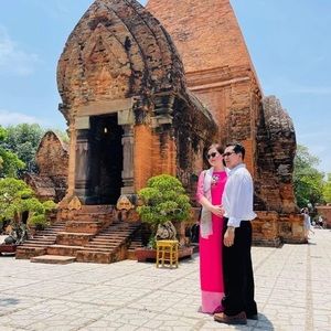 Meet your Posher, Hoai